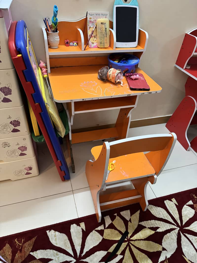 STUDY TABLE WITH CHAIR 5