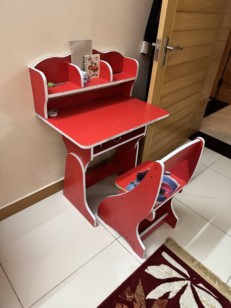 STUDY TABLE WITH CHAIR 7