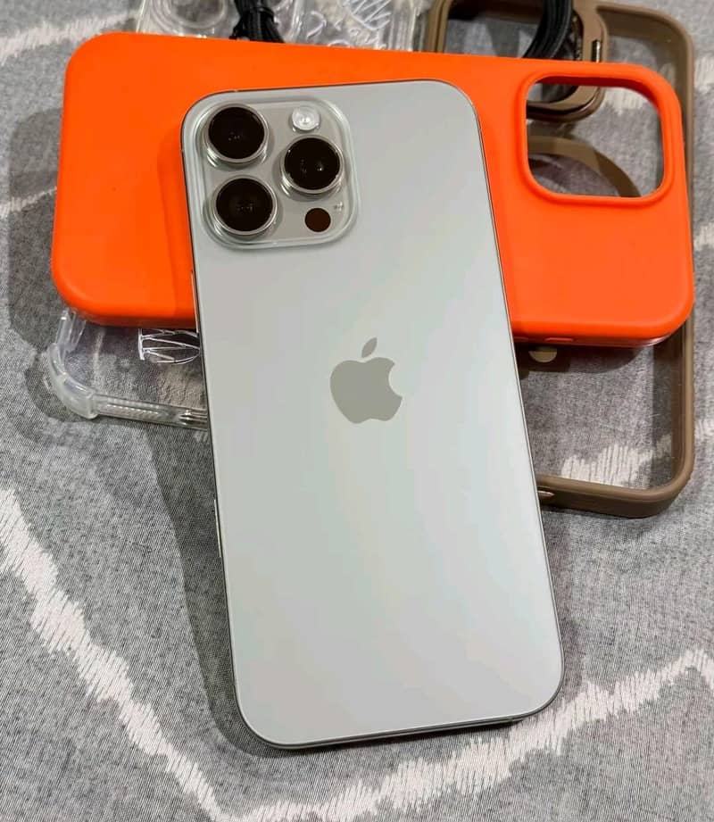 Apple iPhone 16 Pro Max 0