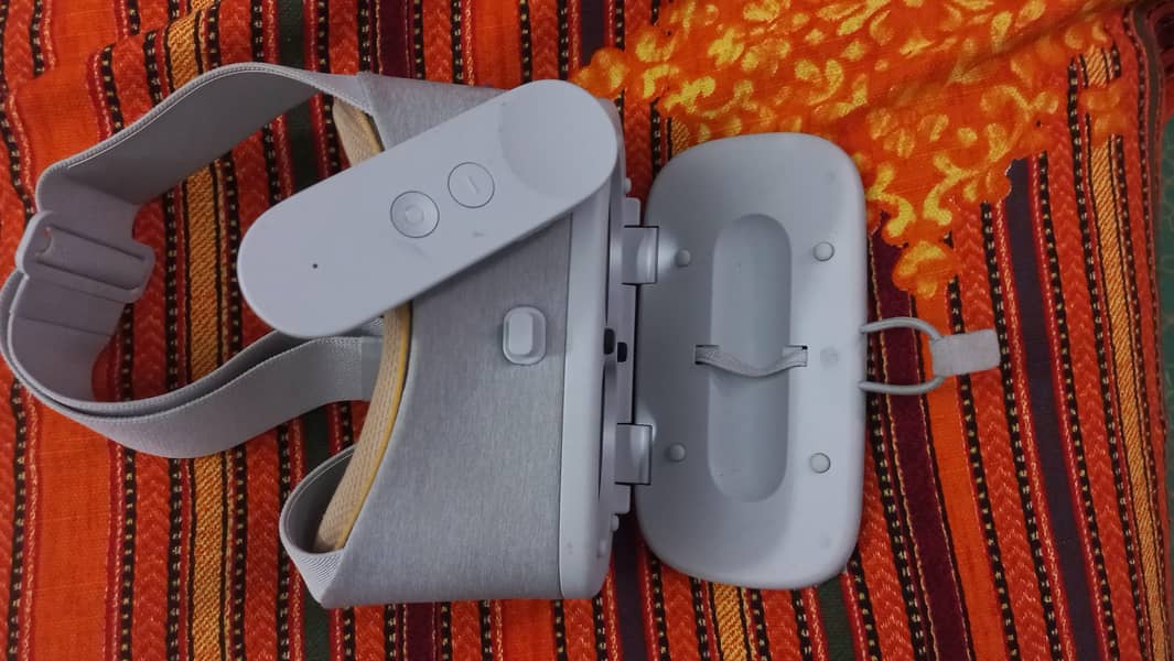 VR Headset with controller 0
