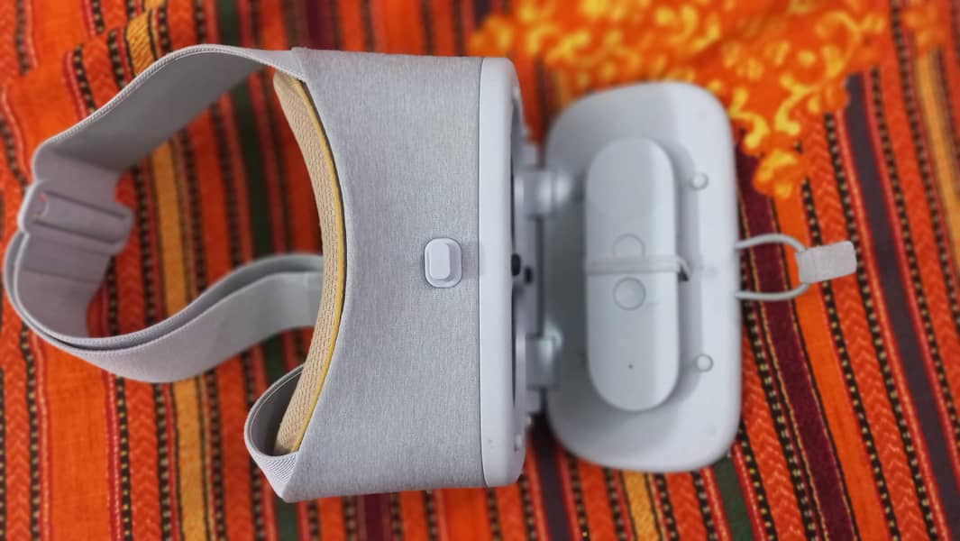 VR Headset with controller 1