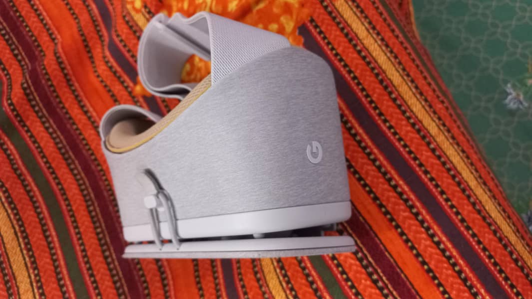 VR Headset with controller 2