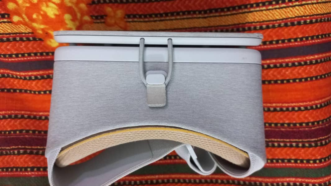 VR Headset with controller 3