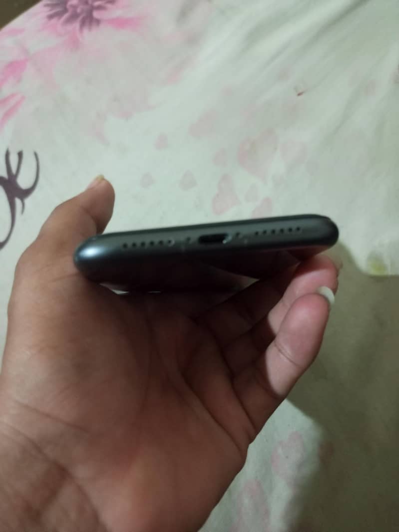Apple iPhone 11 3