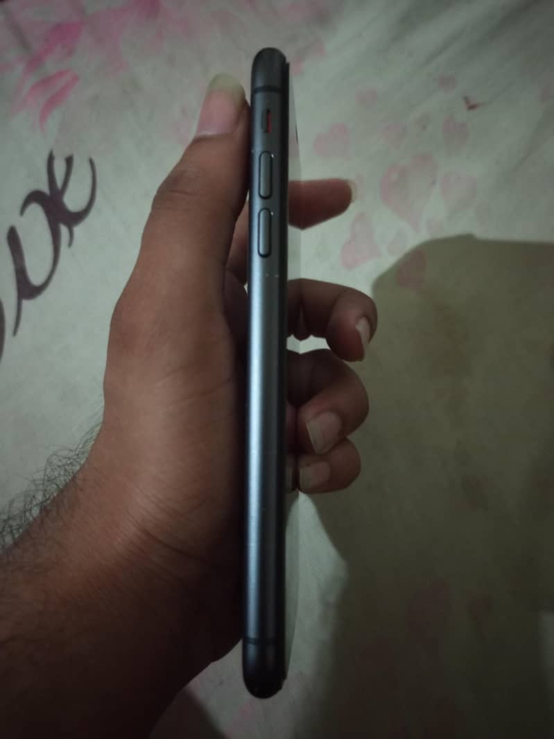 Apple iPhone 11 4
