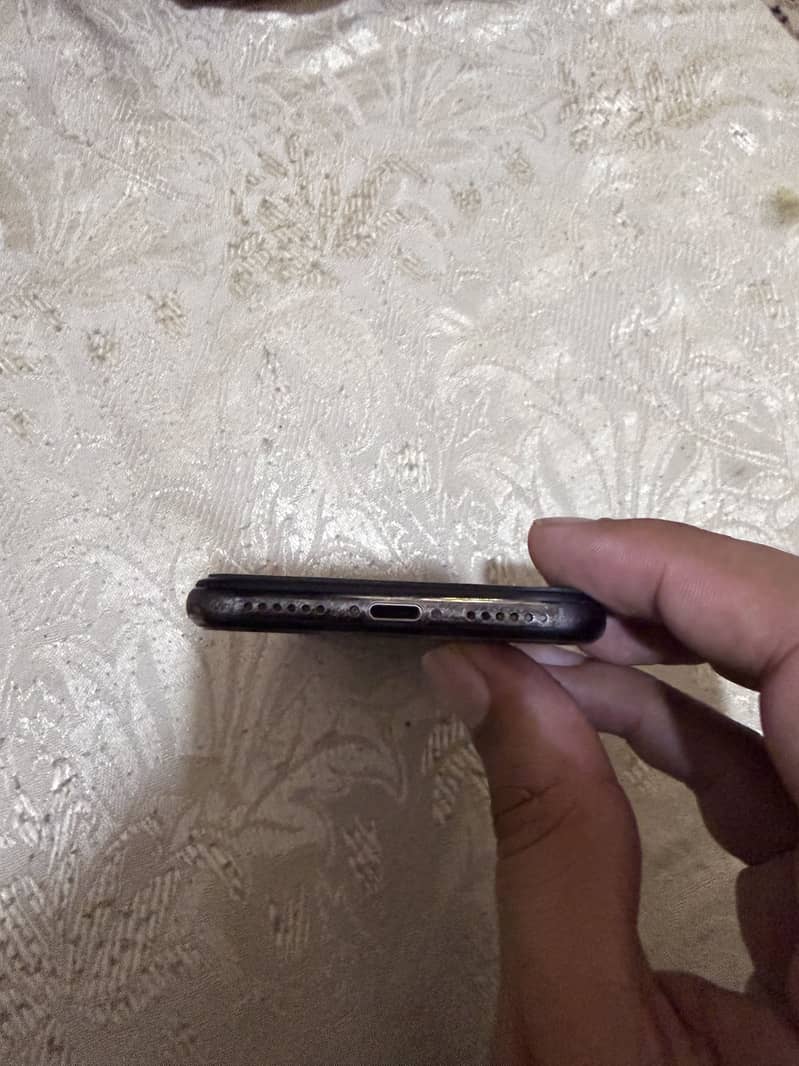 Apple iPhone X 3