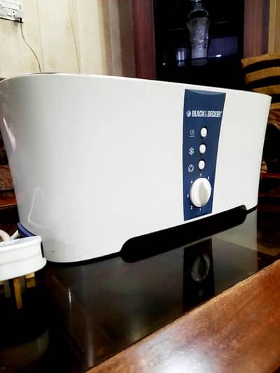 Toaster (Black and Decker) UK imported. . .