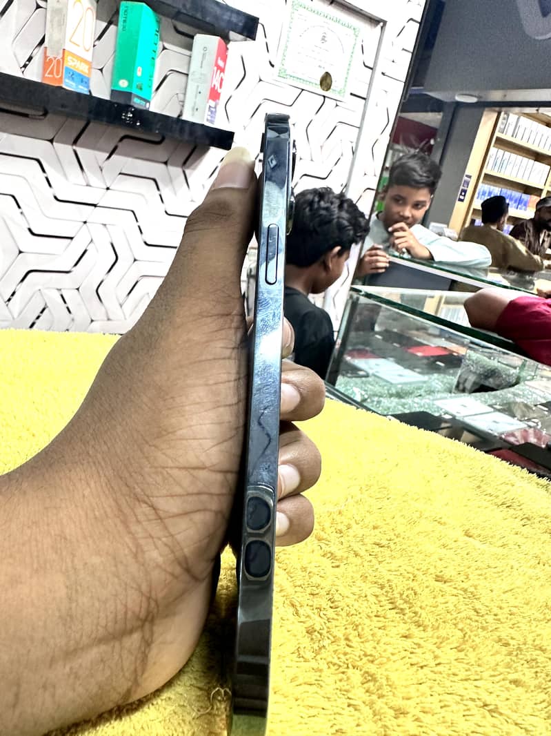 Apple iPhone 12 Pro Max 3