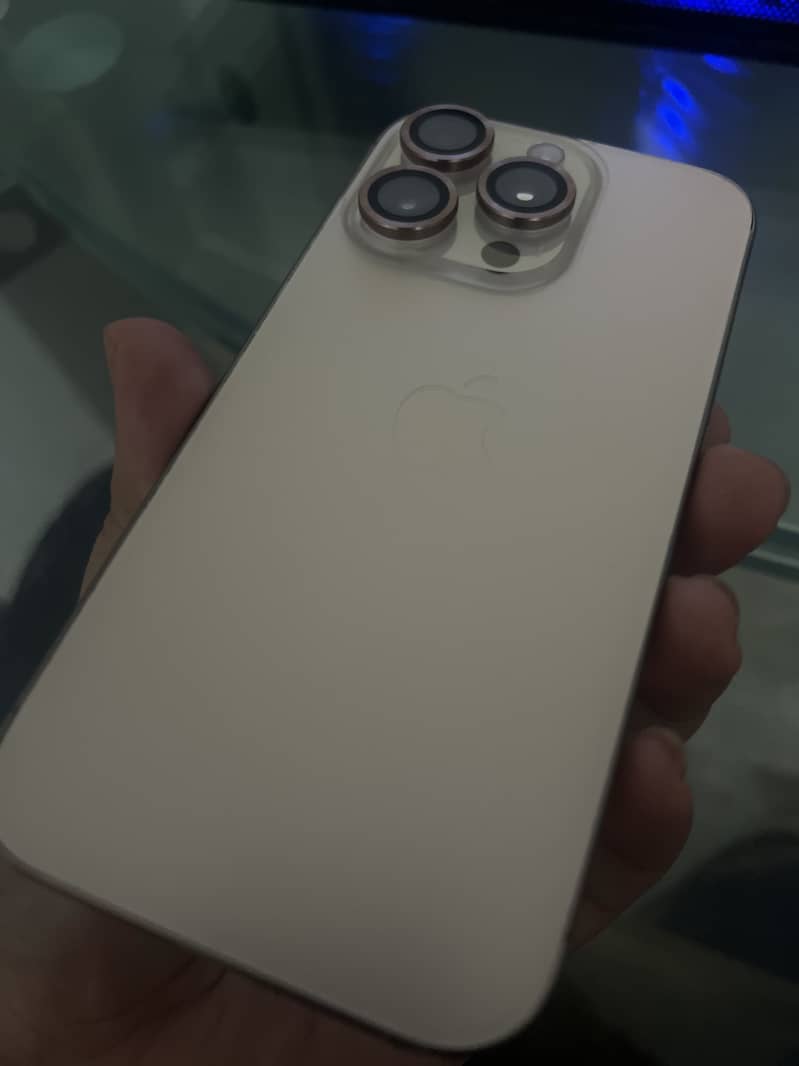 Apple iPhone 16 Pro 1