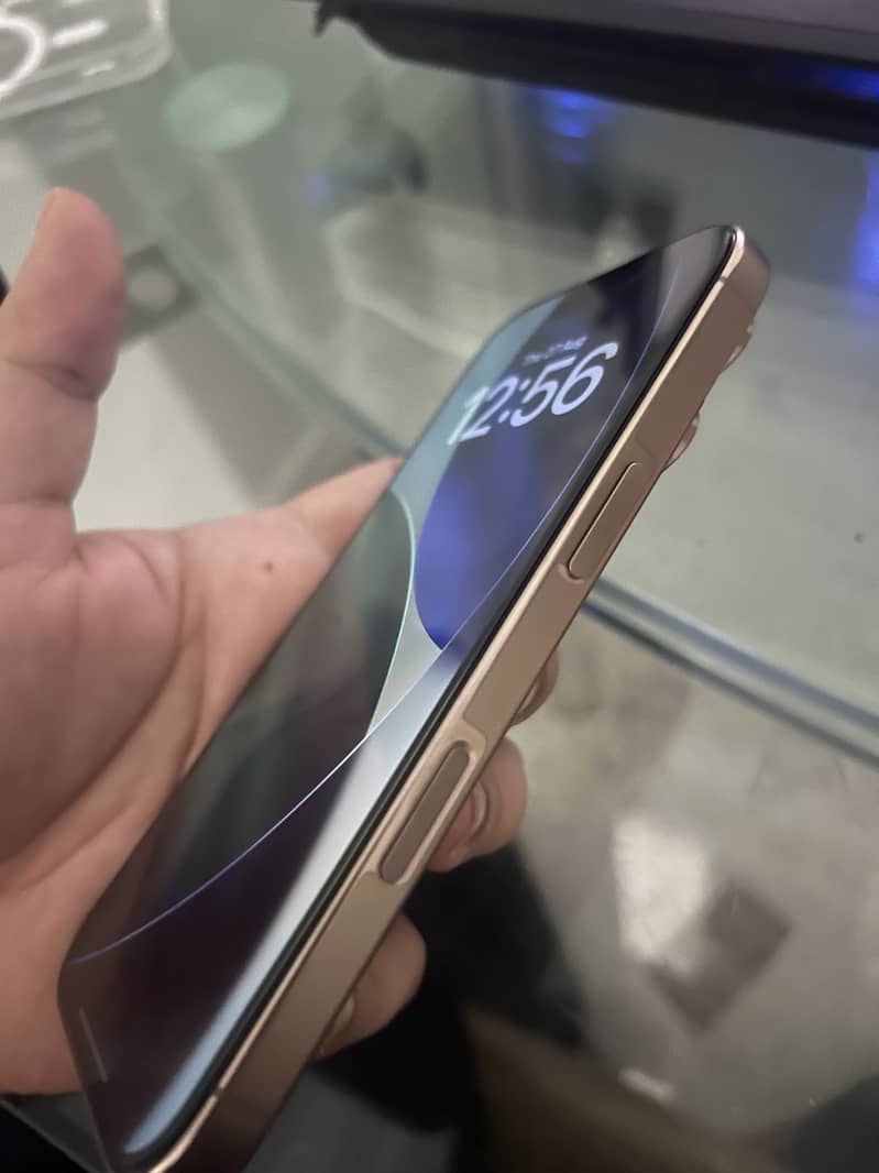 Apple iPhone 16 Pro 2