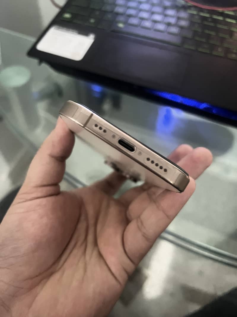 Apple iPhone 16 Pro 4