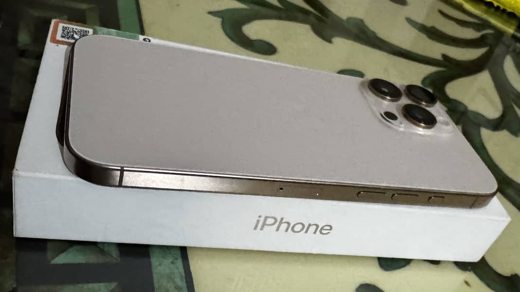 Apple iPhone 16 Pro Max 1