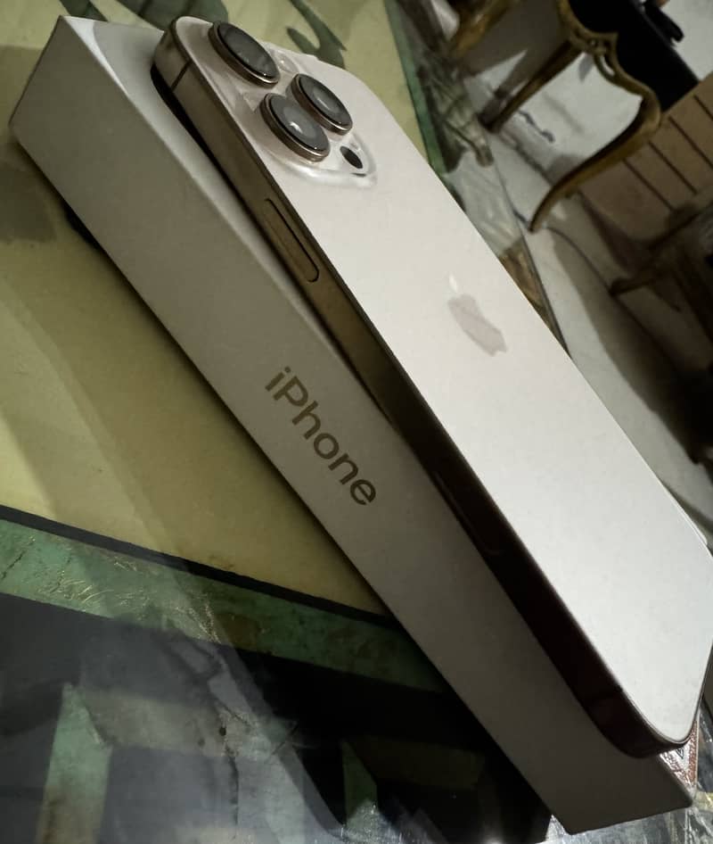 Apple iPhone 16 Pro Max 2
