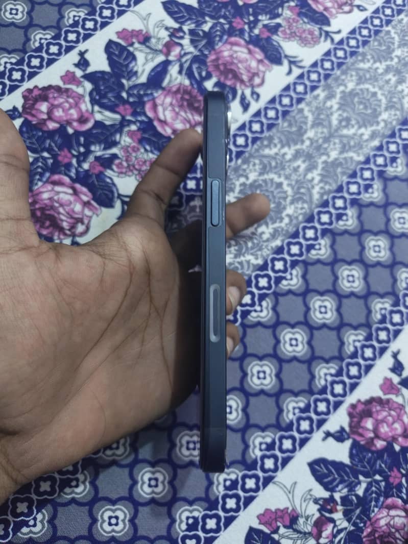 Apple iPhone 13 3