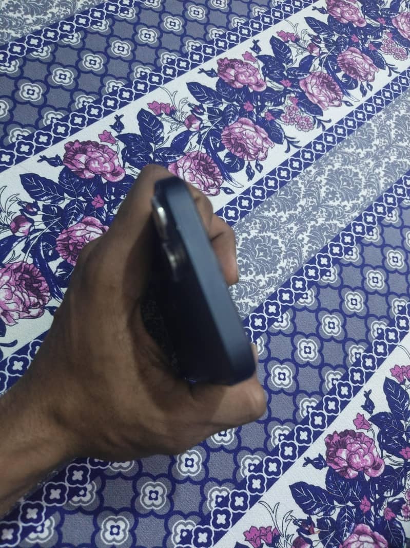 Apple iPhone 13 5