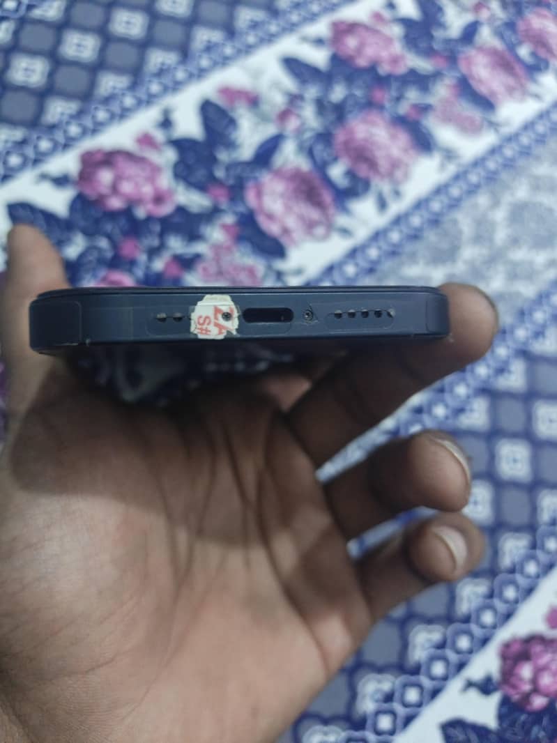 Apple iPhone 13 6