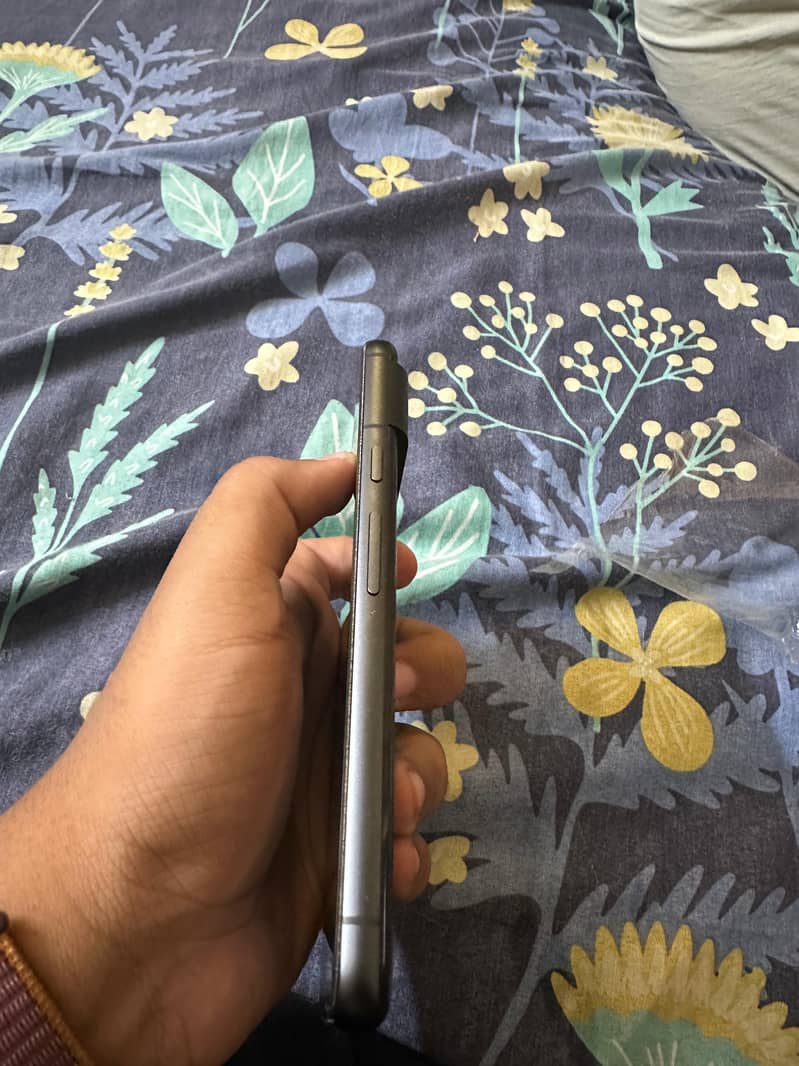 Google Pixel 8 4
