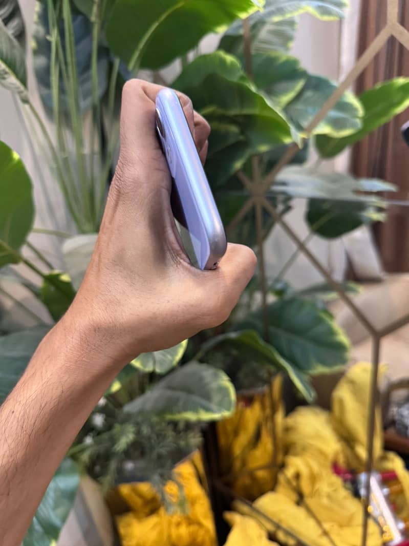 Apple iPhone 11 3