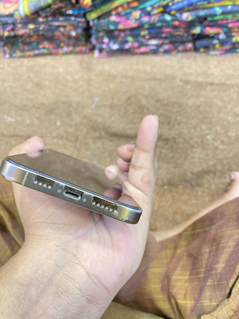 Apple iPhone 14 Pro Max 1