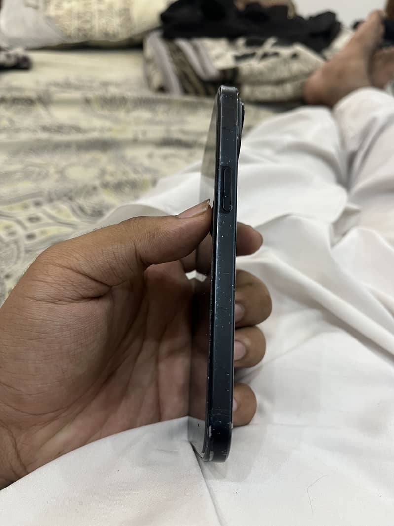 Apple iPhone 15 2