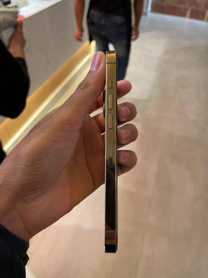 Apple iPhone 13 Pro 4