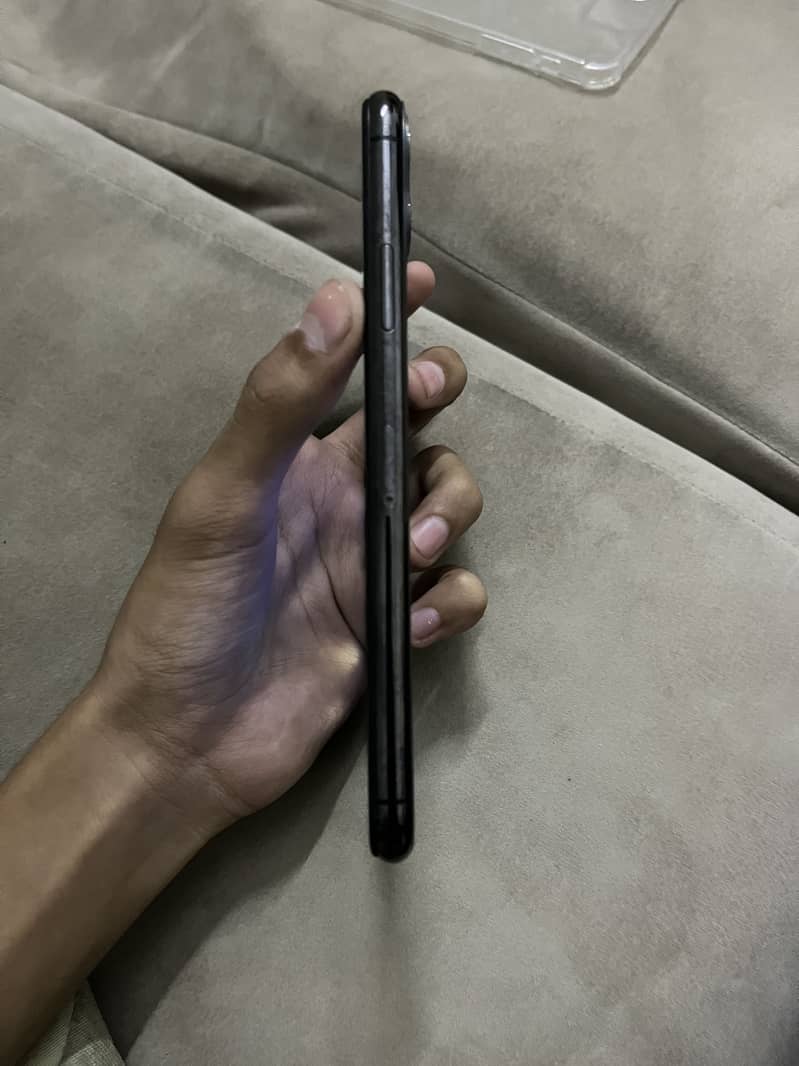 Apple iPhone 11 Pro Max 1
