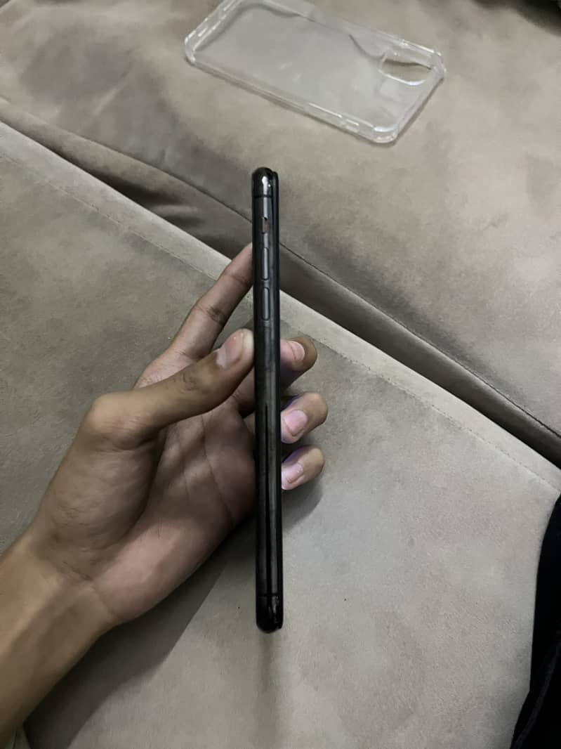 Apple iPhone 11 Pro Max 2