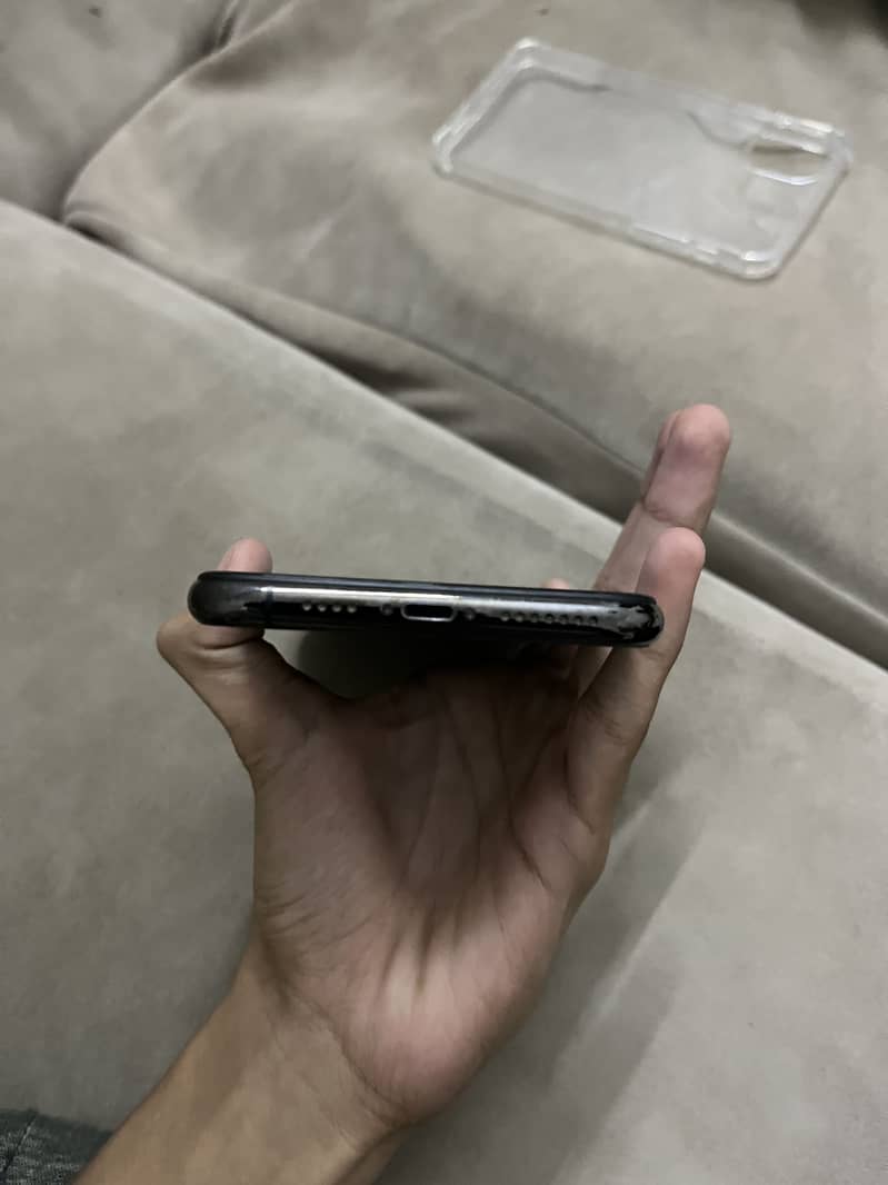Apple iPhone 11 Pro Max 4