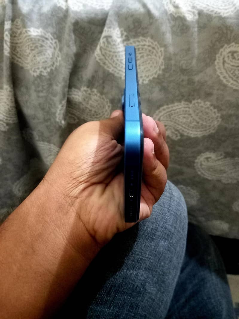 Apple iPhone 13 mint condition 3