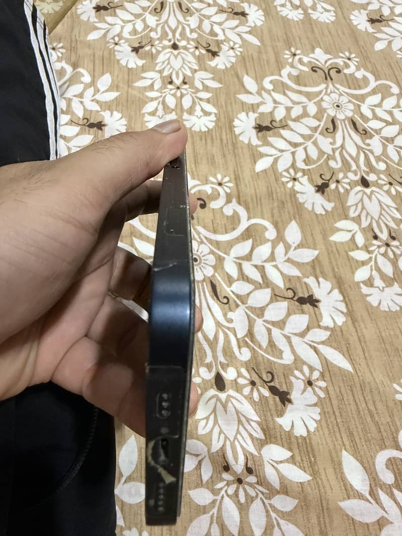 Apple iPhone 13 2