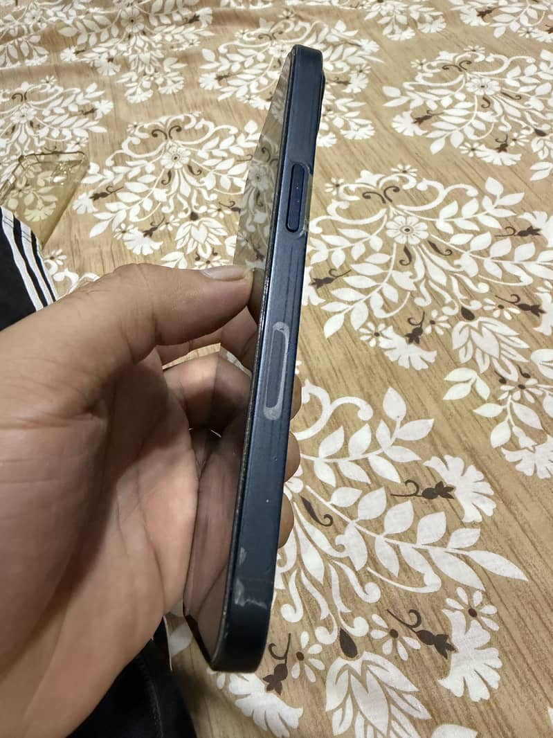 Apple iPhone 13 3