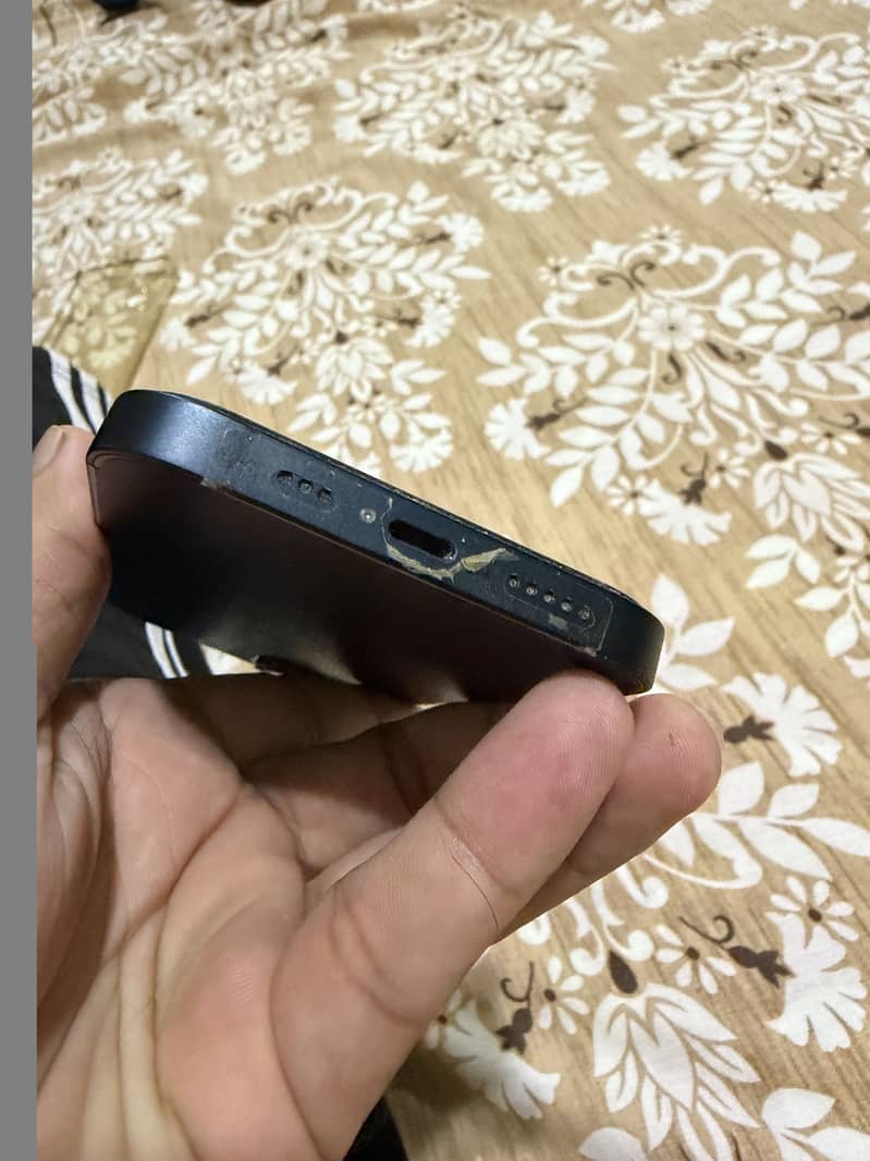 Apple iPhone 13 4