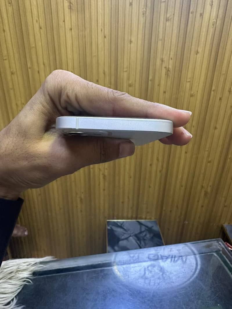 Apple iPhone 12 3