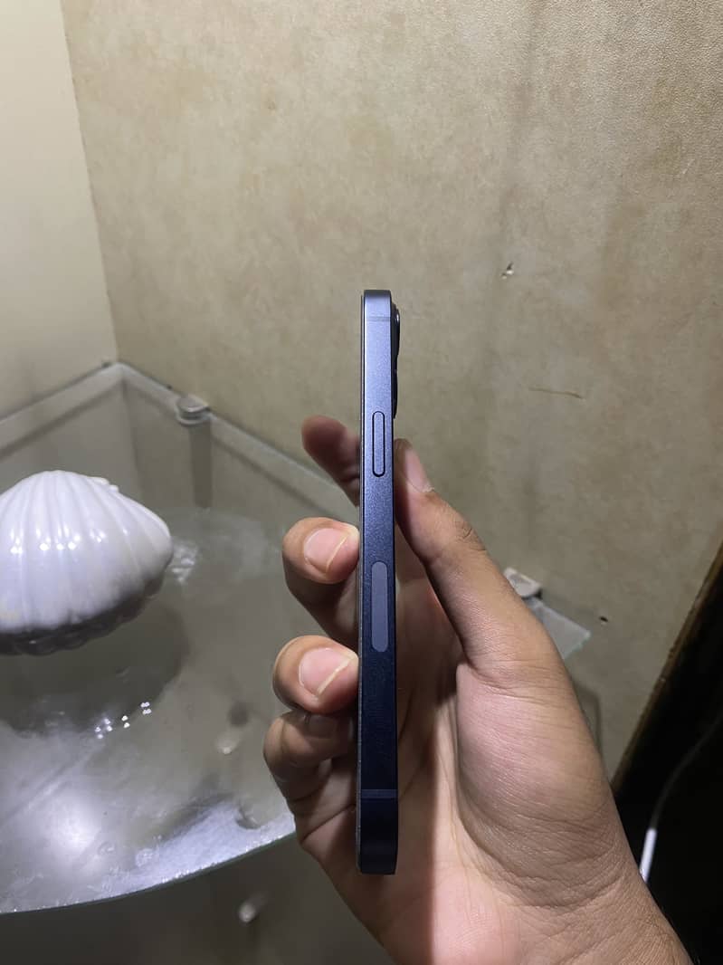 Apple iPhone 13 2