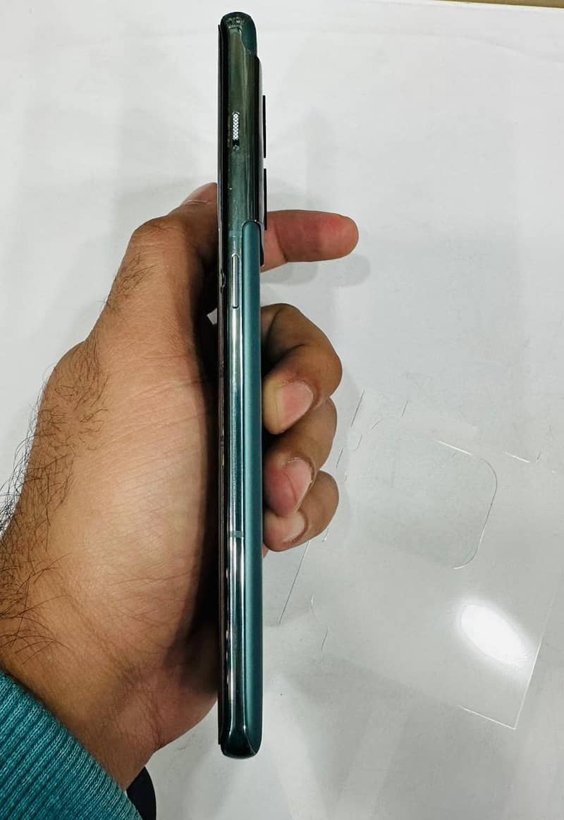 One Plus 10 Pro 4
