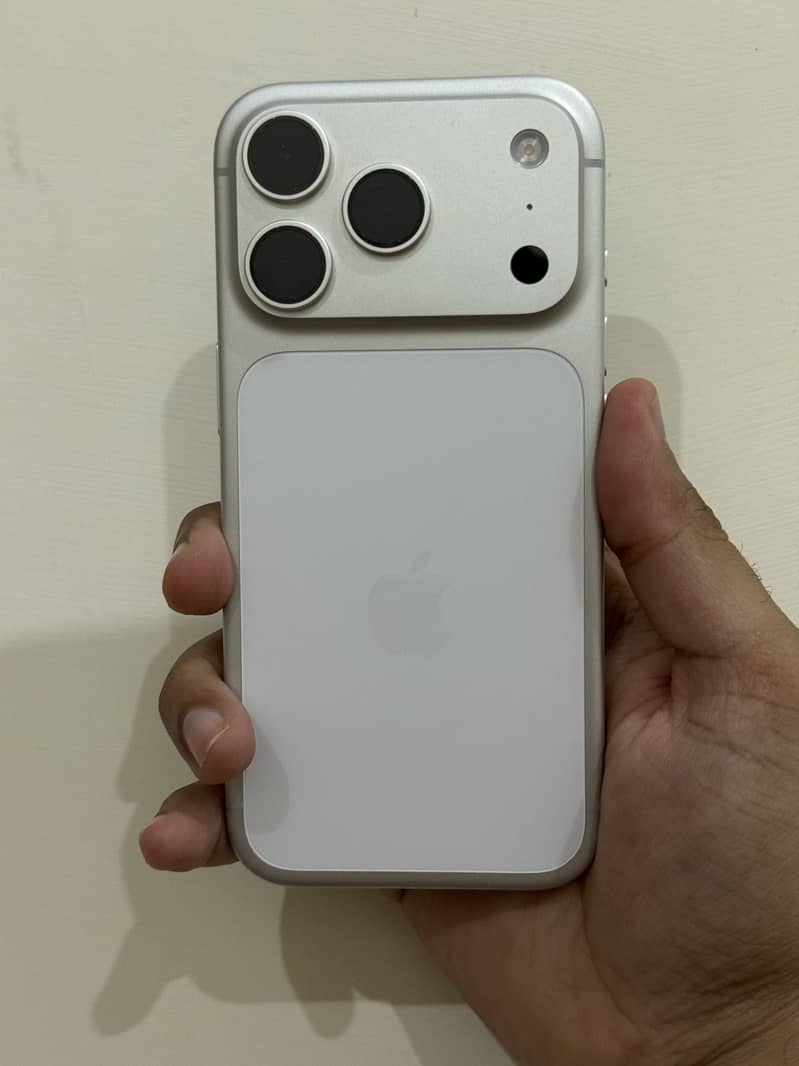 Apple iPhone 17 Pro 0