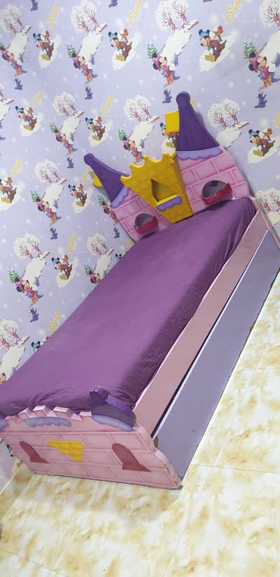 Disney Princess Castle design kids with storage condition good 10/9