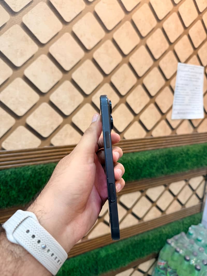 Apple iPhone 16 Pro Max 0