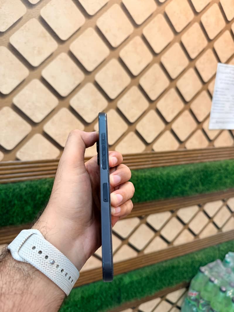 Apple iPhone 16 Pro Max 6