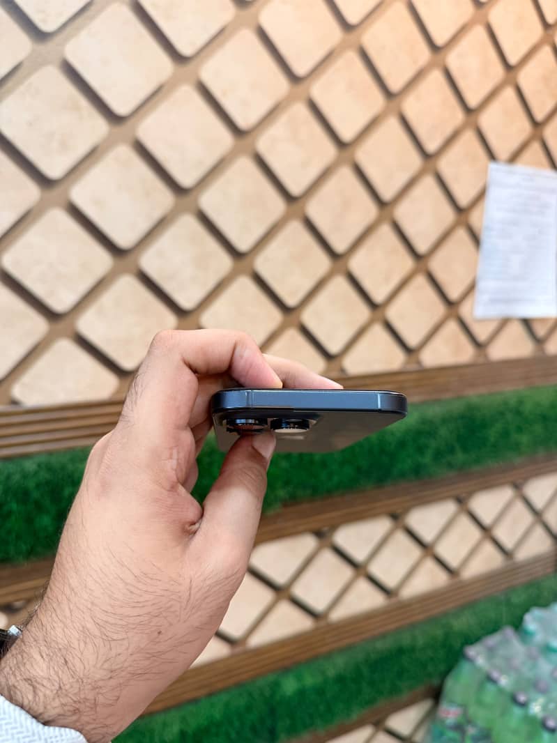 Apple iPhone 16 Pro Max 10