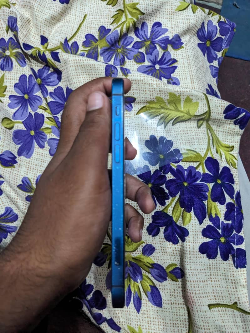 Apple iPhone 12 3