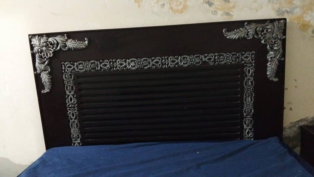 king size bed with dressing side table 0
