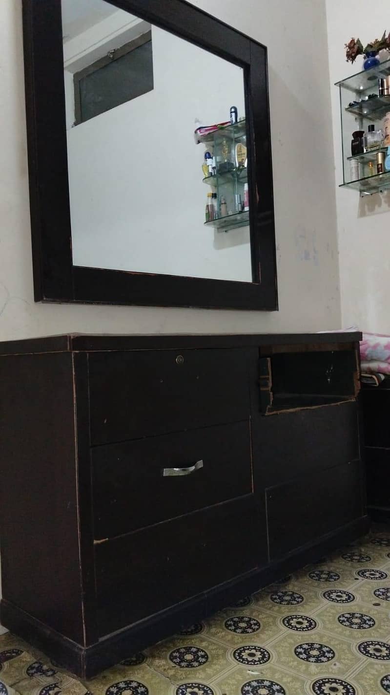 king size bed with dressing side table 1