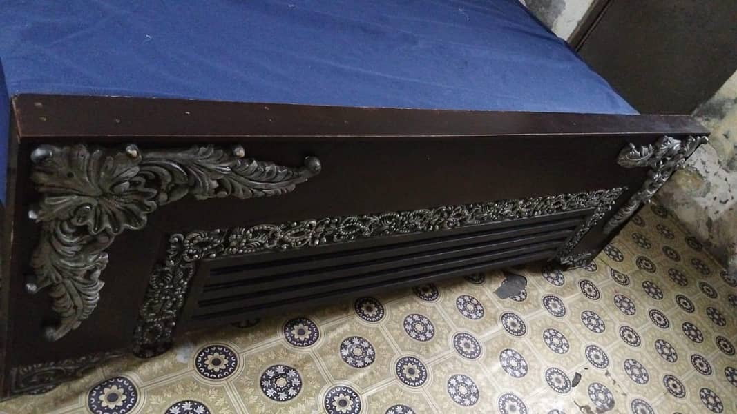 king size bed with dressing side table 2