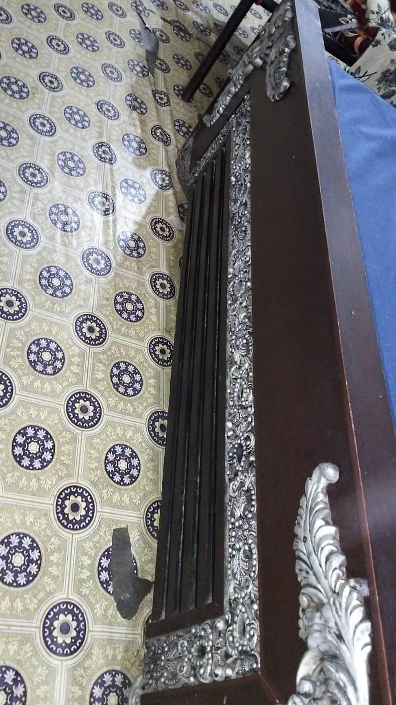 king size bed with dressing side table 4