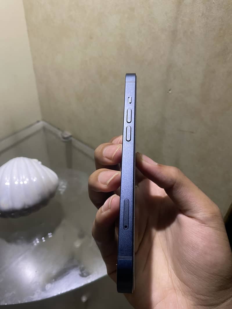 Apple iPhone 13 2