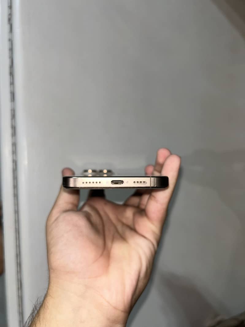 IPhone 16 Pro Max 3