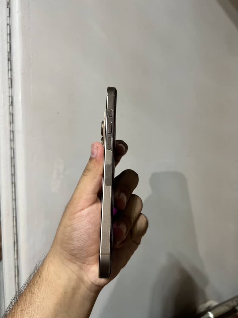 IPhone 16 Pro Max 6