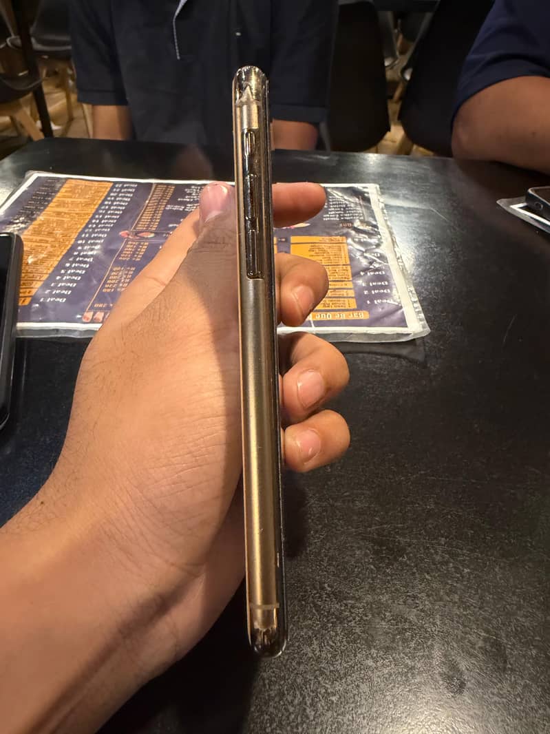 Apple iPhone 11 Pro 1