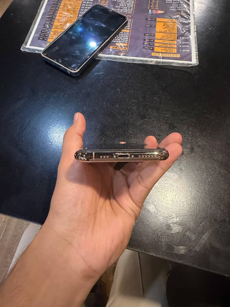 Apple iPhone 11 Pro 3